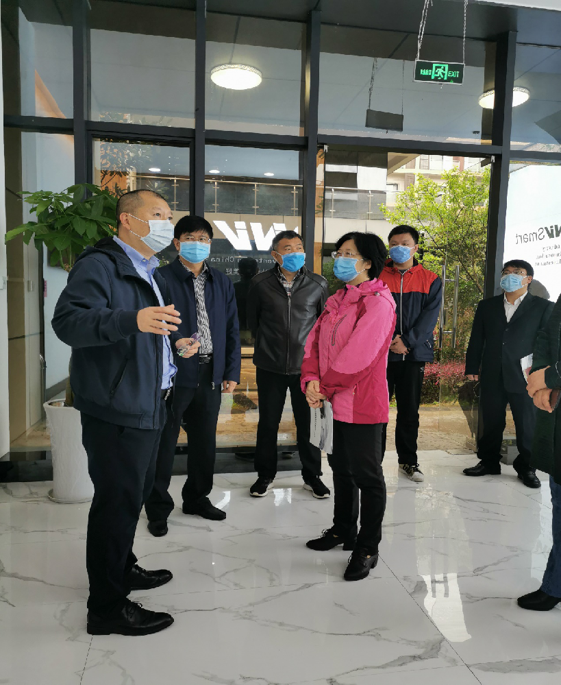 自治區統戰部機關黨委書記李銀霞參觀桂林雲璟科技有限公司